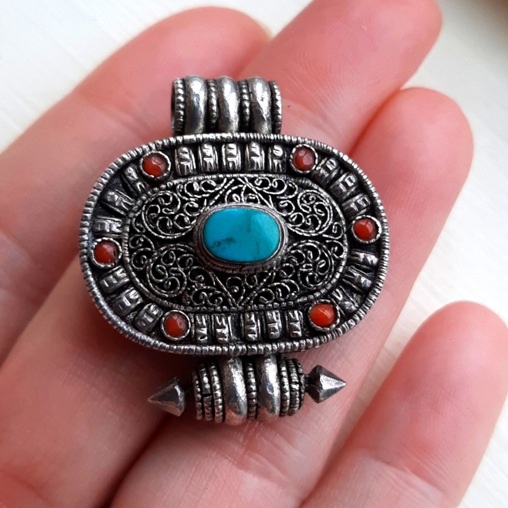 Tibetan Amulet Ghau Tent Prayer Box Pendant Silver Filligree Locket Nepal Gau